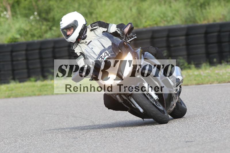 Archiv-2025/10 23.04.2025 Cornu Master School ADR/gruen-vert/34